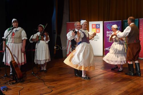 Kaka pje, Alenka hraje a my tancujeme.