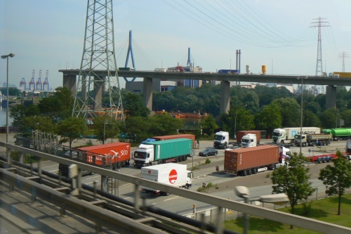Silnice do vech stran kolem hamburskho pstavu