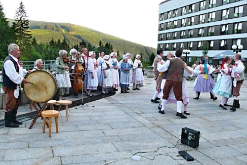 Vystoupen v hotelu Harmony ****